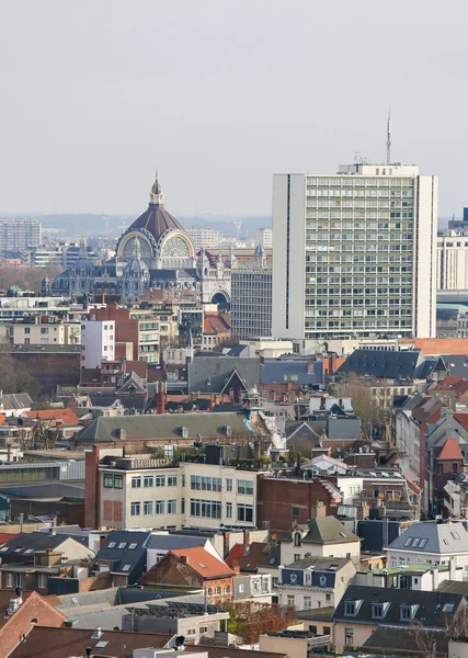 Gare ferroviaire dans le centre d'Anvers, Belgique — Photo