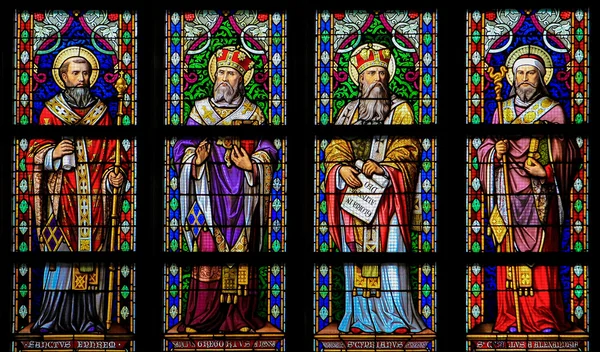 Latinské svatí - obarvené skleněné okno v Den Bosch katedrále, Severní — Stock fotografie