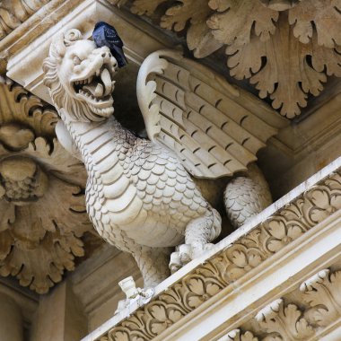 Dragon heykel Santa Croce Barok Kilisesi Kazısı Lecce
