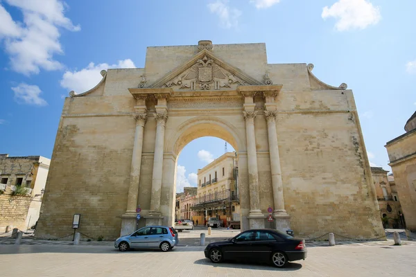 Puerta napolitana o Porta Napoli en Lecce, Italia — Foto de Stock