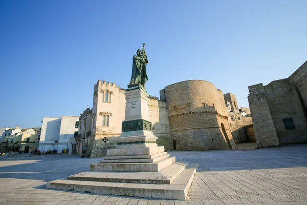 Estátua para os heróis e mártires de Otranto de 1480, província do — Fotografia de Stock
