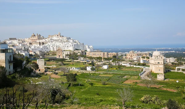 Vista para o centro de Ostuni, Puglia, Itália — Fotografia de Stock