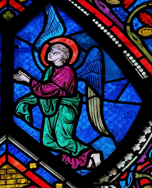Înger pe fereastra vitraliilor — Fotografie, imagine de stoc