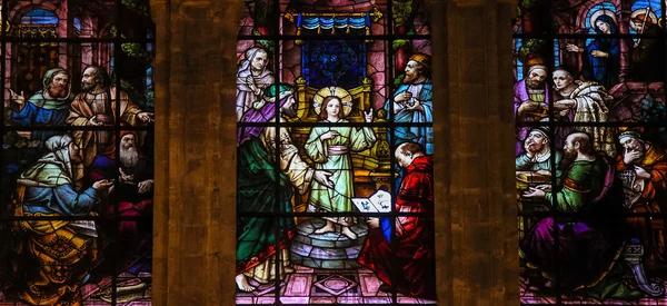 耶稣在圣殿-彩绘玻璃 — 图库照片