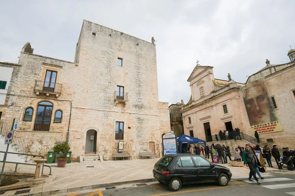 Torre civica in Cisternino, Puglia, Zuid-Italië — Stockfoto