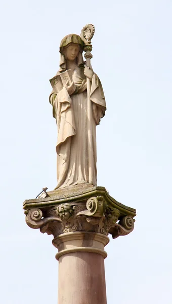 Estatua de San Odile en Obernai, Alsacia, Francia — Foto de Stock