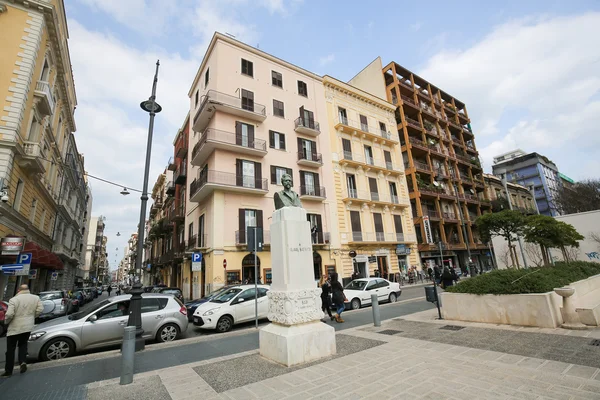 Posąg Cesare Battisti w Bari, Włochy — Zdjęcie stockowe