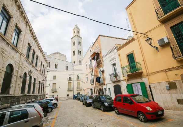 Uitzicht op het centrum van Bari, Italië, met Bari kathedraal — Stockfoto