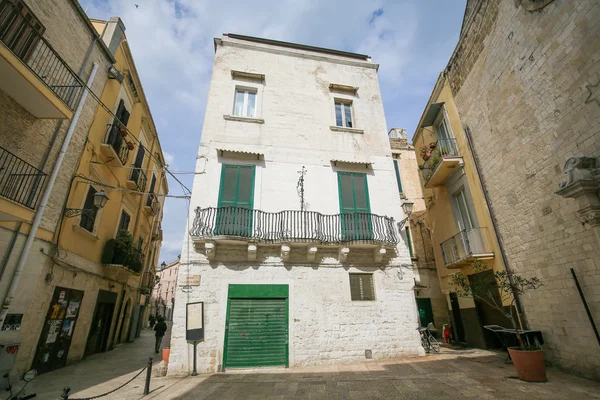 Historic houses in the center of Bari, Italy — Stock Photo, Image