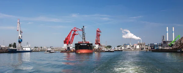 Porto di Rotterdam, il più grande porto d'Europa — Foto Stock