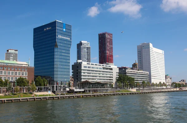 Wolkenkrabbers in het centrum van Rotterdam, Nederland — Stockfoto