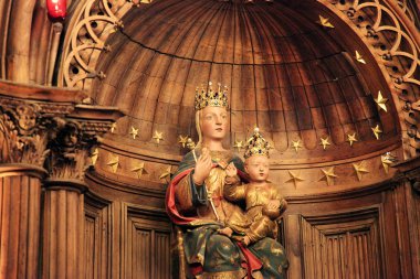 Ayağı Chartres Katedrali olarak Our Lady