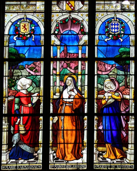 Glasmalerei der Gräfinnen von Barche in der Kirche Notre dame o — Stockfoto