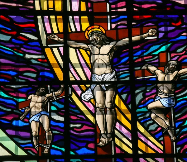 Crucifixion of Jesus - Stained Glass in Guimaraes — Stock Photo, Image