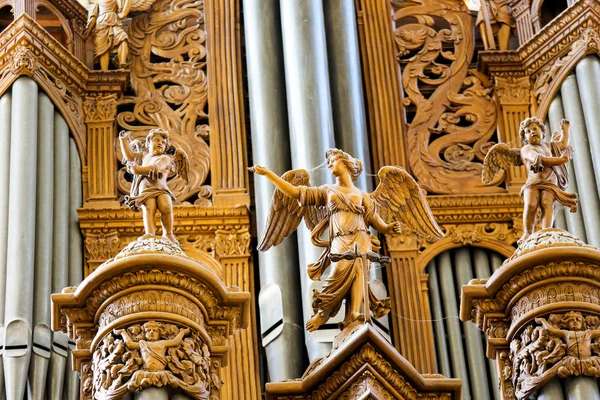 Organy w katedrze w Tours, Francja — Zdjęcie stockowe