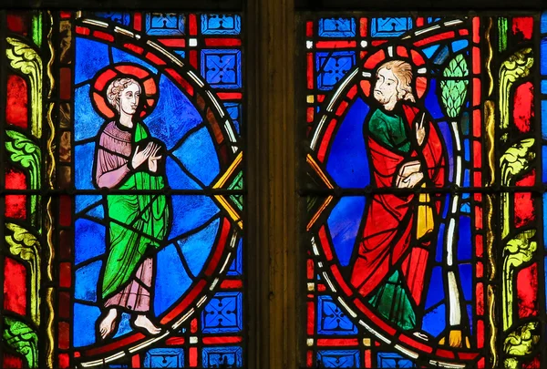 在旅游大教堂-耶稣的彩色玻璃 — 图库照片