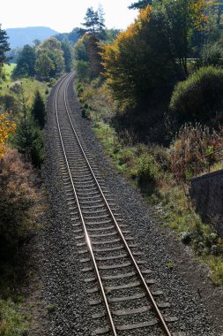 Virajda demiryolu rayları