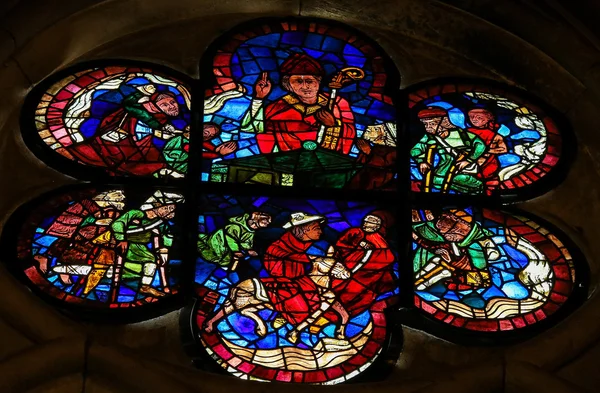 Vidro manchado de um santo católico na Catedral de Leão, Espanha — Fotografia de Stock