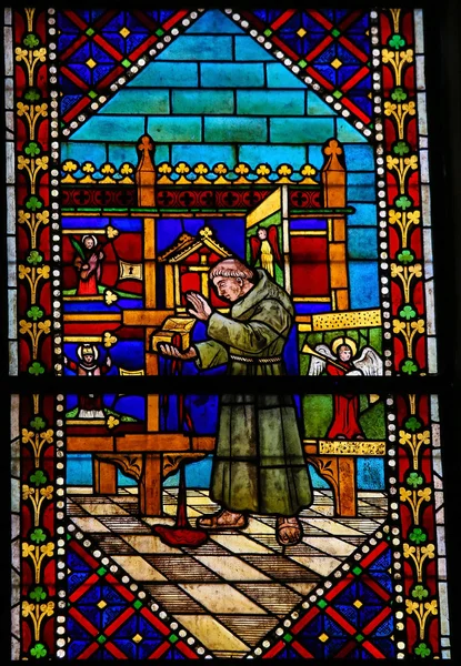 在里昂，西班牙大教堂的彩色玻璃 — 图库照片