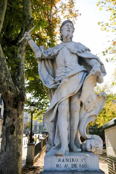 Statua del Re Ramiro I delle Asturie nel Palazzo Reale di Madri — Foto Stock