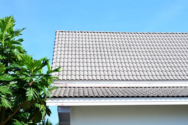 Roof and blue sky — Stock Photo, Image