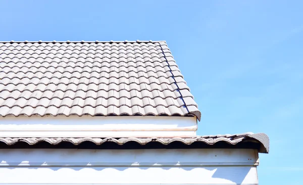 Roof and blue sky — Stock Photo, Image