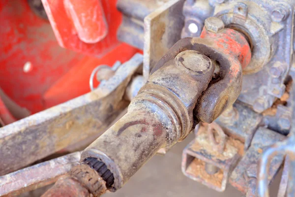 Metalen staal Aandrijfas/Cardanas een grote grootte kogelgelagerde ondersteuning en cardanische koppeling met vuile vet — Stockfoto