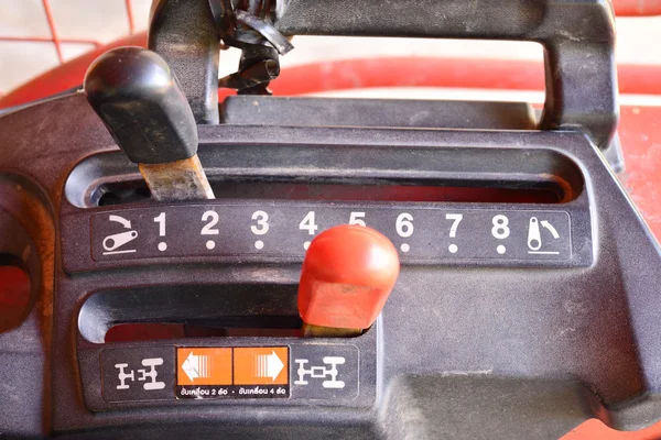 Bouton de changement de vitesse du tracteur à trois vitesses — Photo