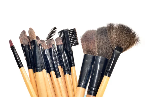 Brosses de maquillage isolées sur blanc — Photo