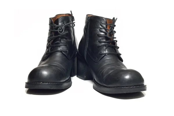 Dvojice černé kožené Dámské boty na bílém pozadí — Stock fotografie