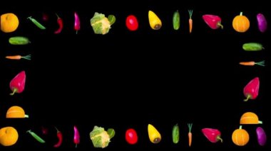 Siyah arkaplandaki çeşitli sebzelerin çerçevesi. Kenar hareketi. Boş, logo için boş, yazı, metin. Sunum. Diyet ve sağlıklı gıda konsepti