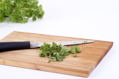 doğrama kurulu aşçılık üzerine maydanoz