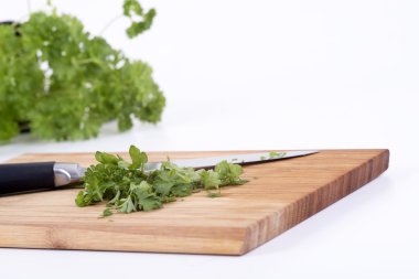 doğrama kurulu aşçılık üzerine maydanoz