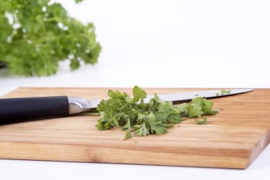 doğrama kurulu aşçılık üzerine maydanoz