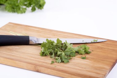 doğrama kurulu aşçılık üzerine maydanoz