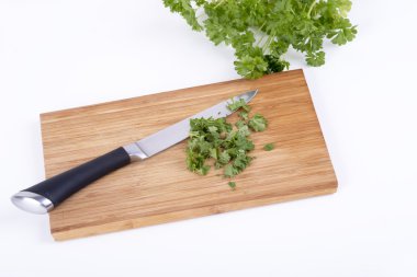 doğrama kurulu aşçılık üzerine maydanoz