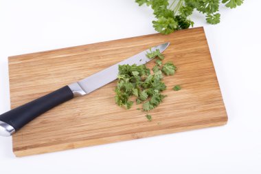 doğrama kurulu aşçılık üzerine maydanoz