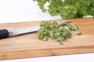 doğrama kurulu aşçılık üzerine maydanoz