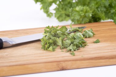 doğrama kurulu aşçılık üzerine maydanoz