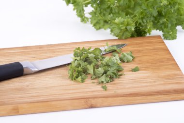 doğrama kurulu aşçılık üzerine maydanoz