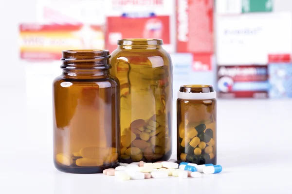 Färgglada piller och tabletter. — Stockfoto