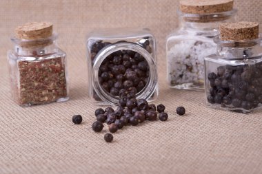 Ardıç Cam kaplarda