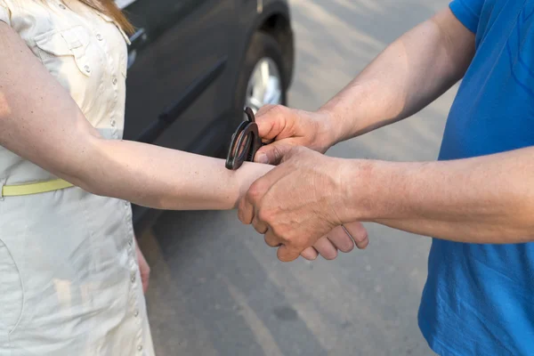 The arrest of a young woman — Stock Photo, Image