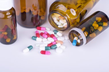 renkli hapları ve tabletler.