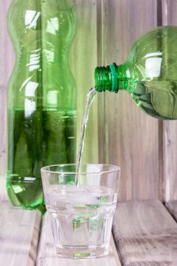 Maden suyu bir bardak