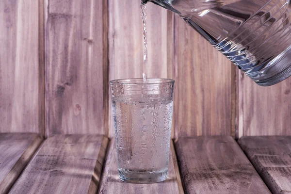 Minerální voda ve sklenici — Stock fotografie