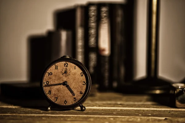 Reloj despertador viejo — Foto de Stock