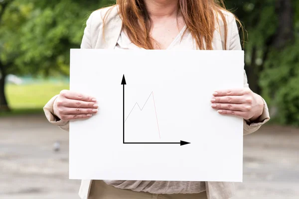 Woman presenting statistical analysis — Stock Photo, Image