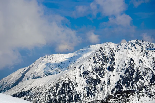 Panorama hivernal des montagnes — Photo