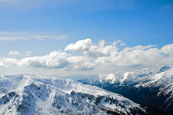 Panorama hivernal des montagnes — Photo